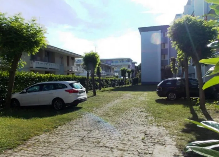 Charming Near The In Apartmán